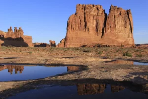 photo tours with Don Mammoser - Large red canyon walls with water around